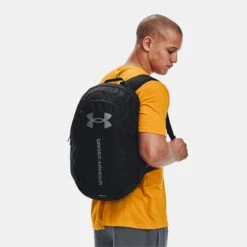 Under Armour Hustle Lite Backpack: Black 8 Under Armour Hustle Lite Backpack: Black -Sports Equipment Store underarmourhustlelitebackpackblack3